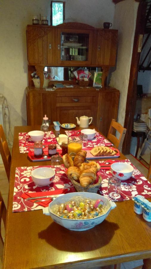 Les 3 Roses Bed & Breakfast Villeneuve-sur-Yonne Exterior foto