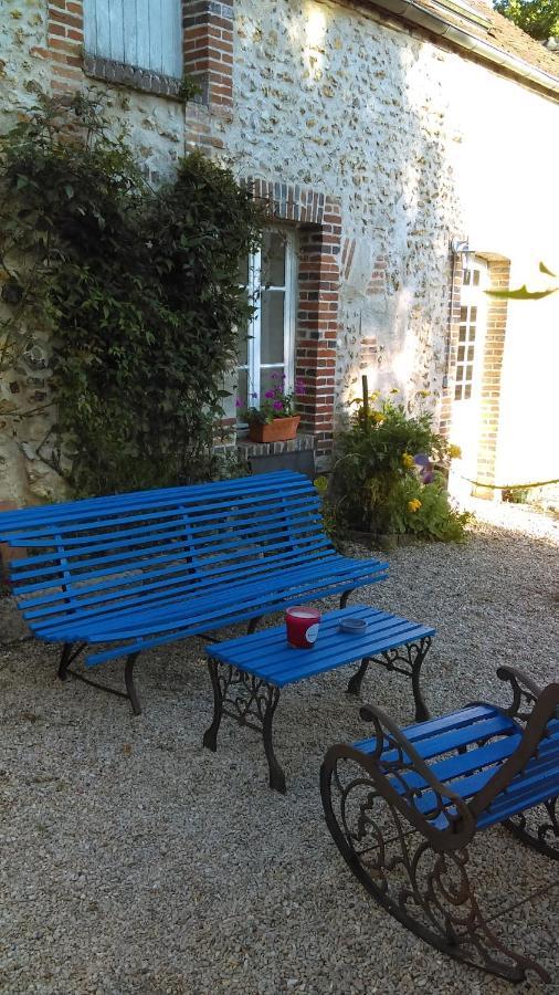 Les 3 Roses Bed & Breakfast Villeneuve-sur-Yonne Exterior foto