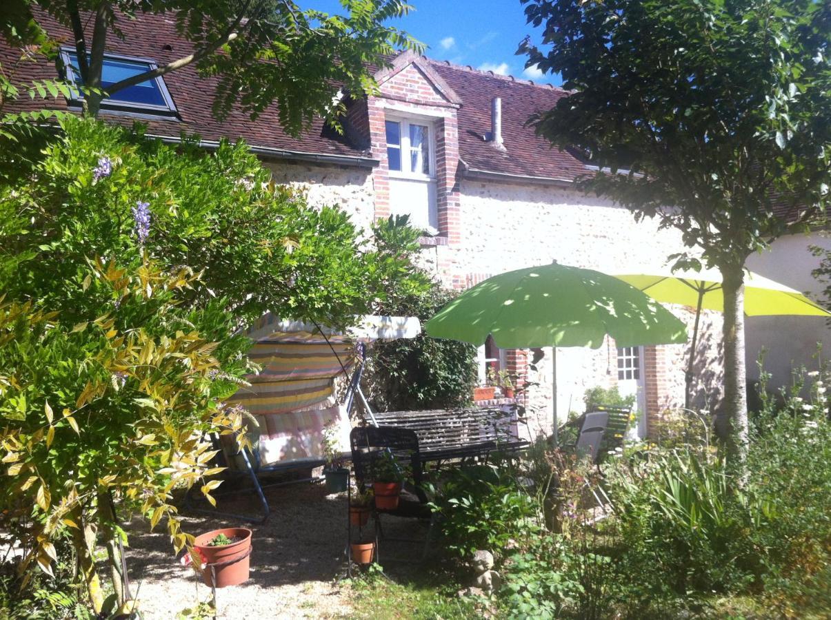 Les 3 Roses Bed & Breakfast Villeneuve-sur-Yonne Exterior foto