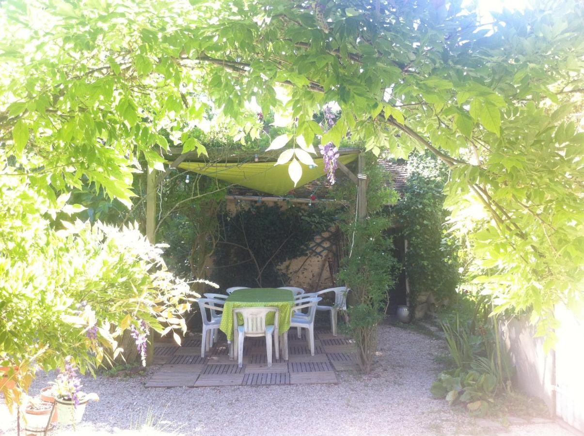 Les 3 Roses Bed & Breakfast Villeneuve-sur-Yonne Exterior foto